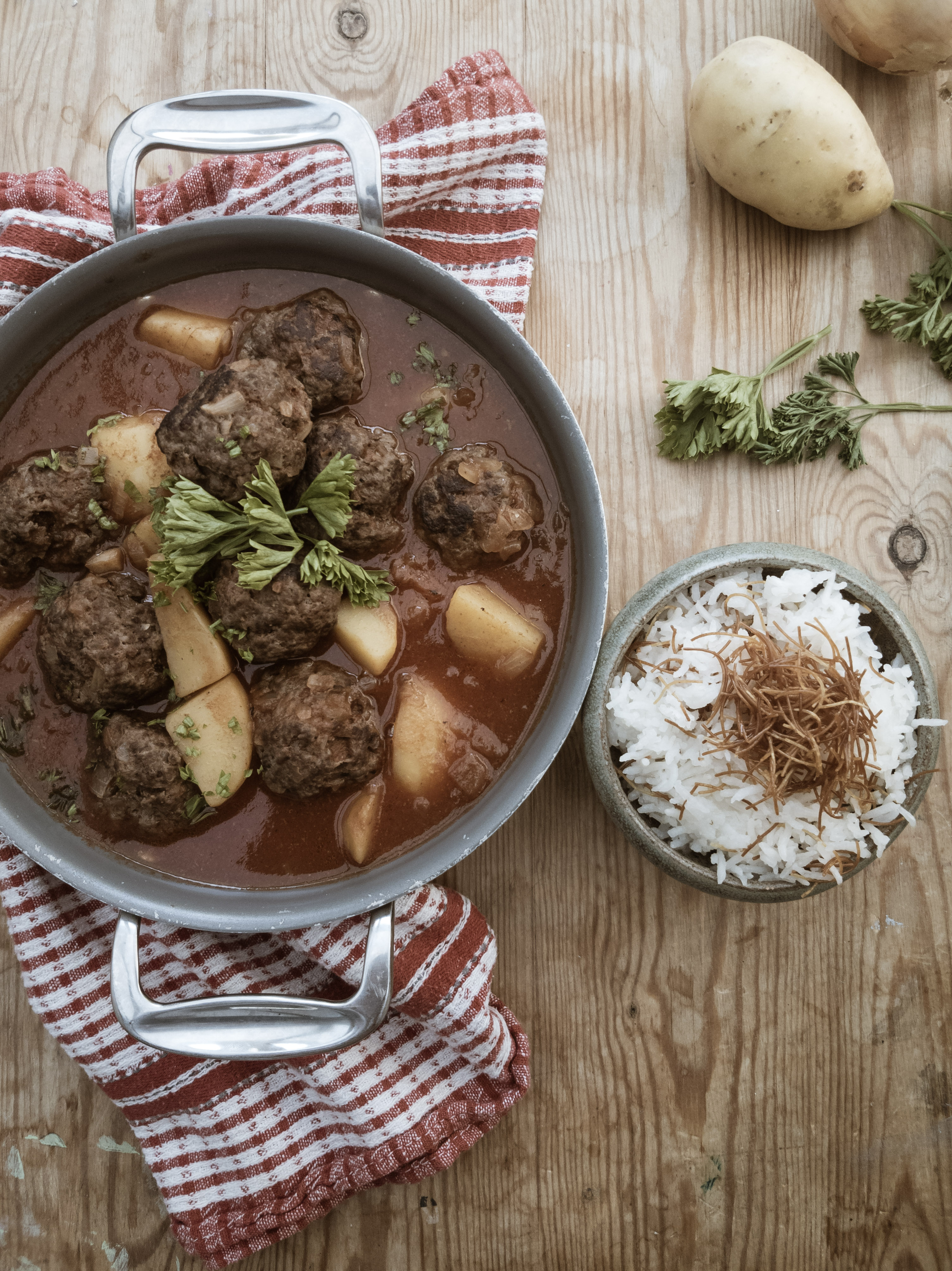 Boulettes de kefta à la sauce tomate et pommes de terre