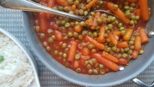 Petits Pois Carottes A La Sauce Tomate Recette Vegetarienne Facile